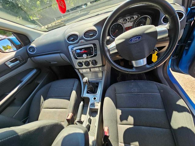 Ford Focus 1.6 Titanium 5dr (2009) - Picture 14