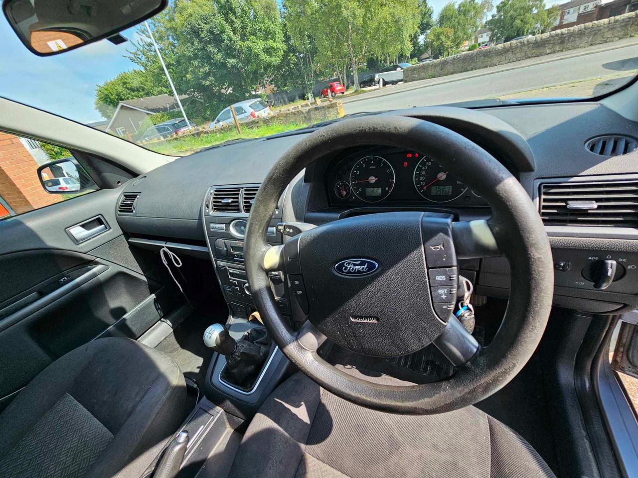 Ford Mondeo 1.8 LX 5dr - Picture 11 of 12