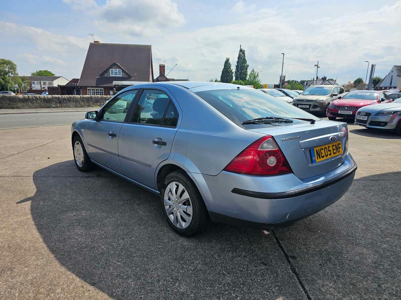 Ford Mondeo 1.8 LX 5dr - Picture 6 of 12