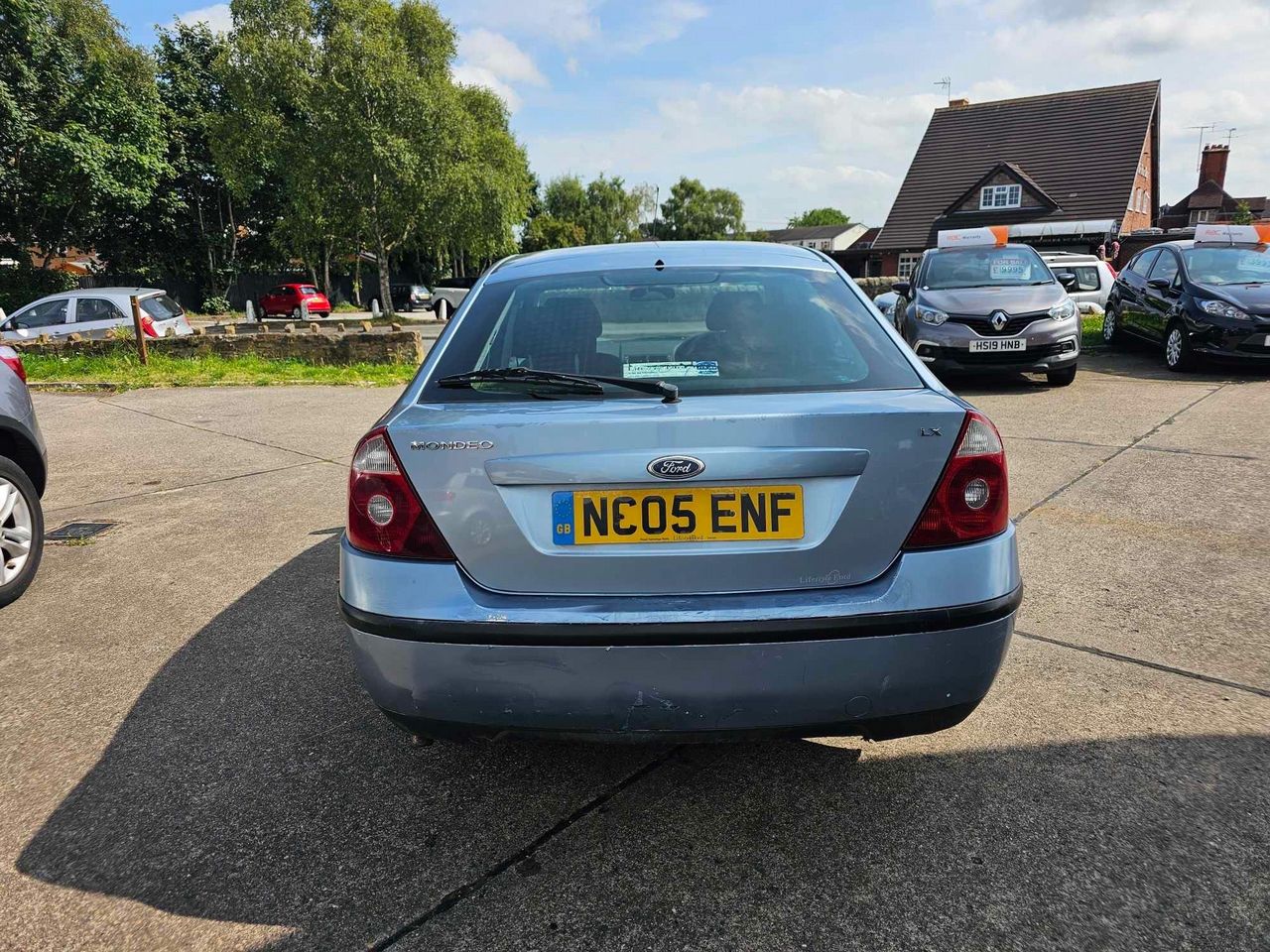 Ford Mondeo 1.8 LX 5dr - Picture 8 of 12