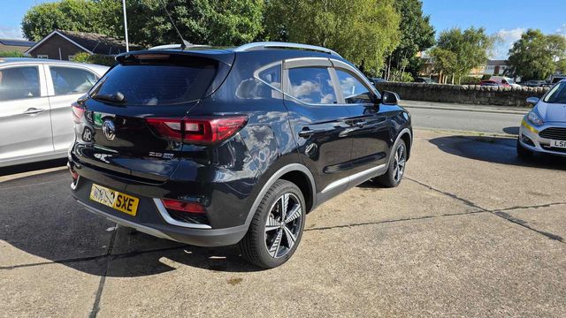 MG MG ZS 44.5kWh Exclusive Auto 5dr (2020) - Picture 9