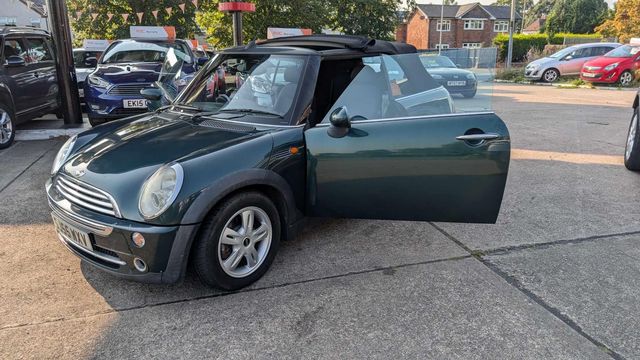 MINI Convertible 1.6 Cooper Euro 3 2dr (2005) - Picture 13