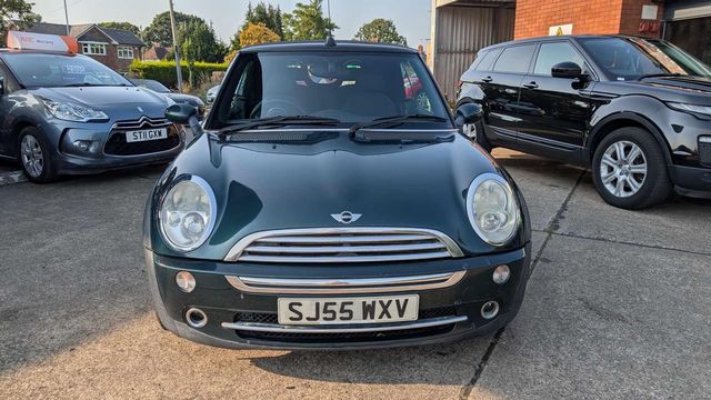 MINI Convertible 1.6 Cooper Euro 3 2dr (2005) - Picture 2