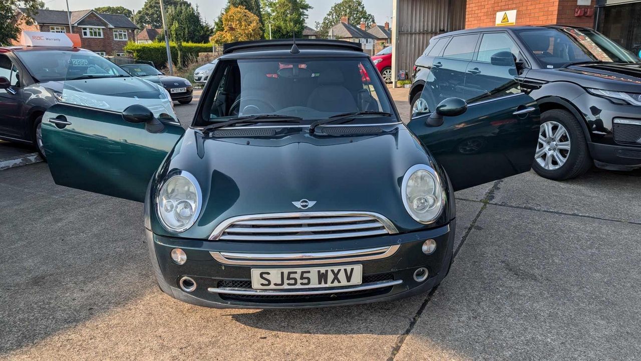 MINI Convertible 1.6 Cooper Euro 3 2dr - Picture 18 of 19