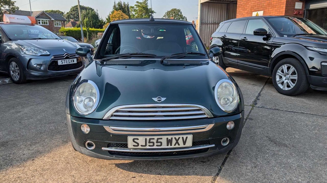 MINI Convertible 1.6 Cooper Euro 3 2dr - Picture 2 of 19