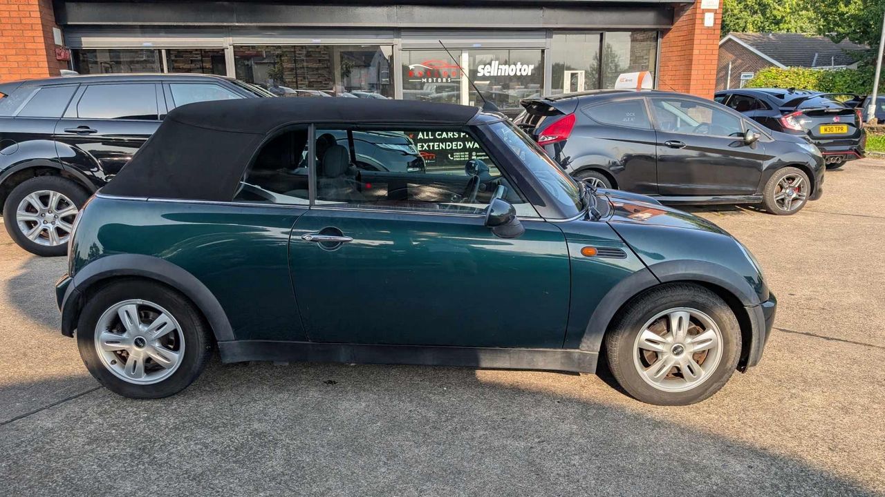 MINI Convertible 1.6 Cooper Euro 3 2dr - Picture 4 of 19