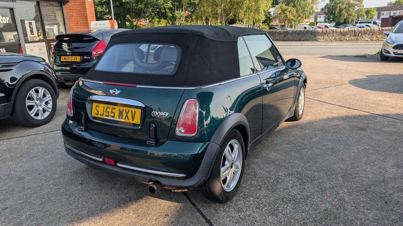 MINI Convertible 1.6 Cooper Euro 3 2dr - Picture 5 of 19