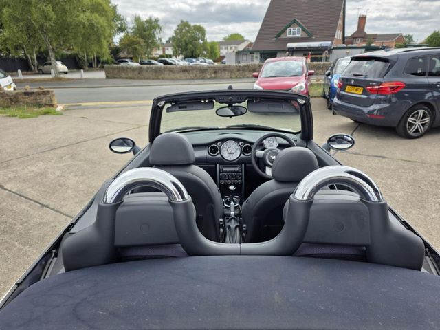 MINI Convertible 1.6 Cooper Euro 3 2dr (2008) - Picture 19