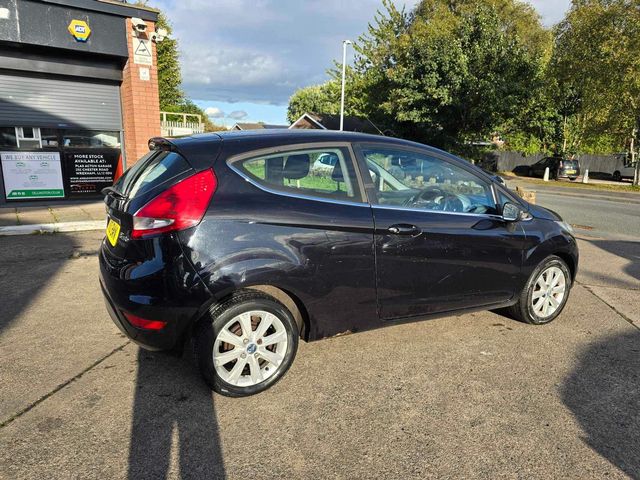 Ford Fiesta 1.4 TDCi Zetec 3dr (2010) - Picture 11