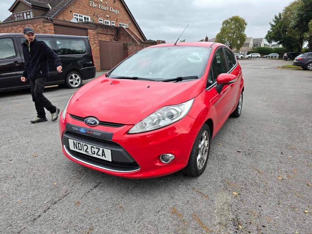 Ford Fiesta 1.25 Zetec 5dr (2012) - Picture 2