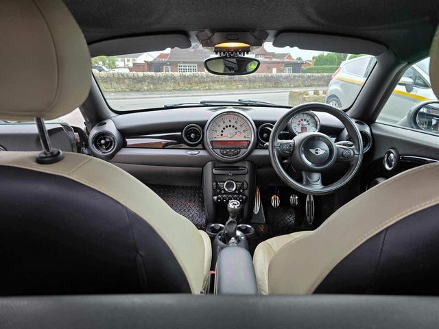 MINI Coupe 1.6 Cooper S Euro 5 (s/s) 2dr (2012) - Picture 11