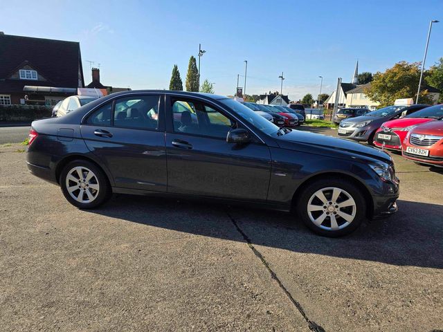 Mercedes-Benz C Class 1.8 C180 BlueEfficiency SE Auto Euro 5 4dr (2011) - Picture 11