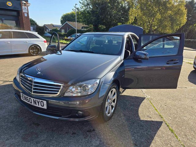 Mercedes-Benz C Class 1.8 C180 BlueEfficiency SE Auto Euro 5 4dr (2011) - Picture 17