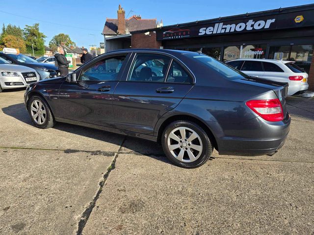 Mercedes-Benz C Class 1.8 C180 BlueEfficiency SE Auto Euro 5 4dr (2011) - Picture 6