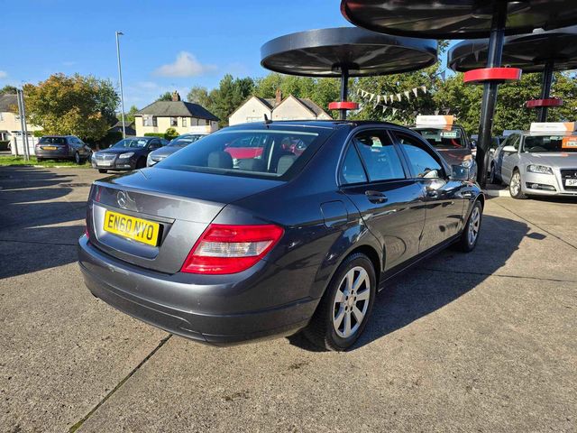 Mercedes-Benz C Class 1.8 C180 BlueEfficiency SE Auto Euro 5 4dr (2011) - Picture 9