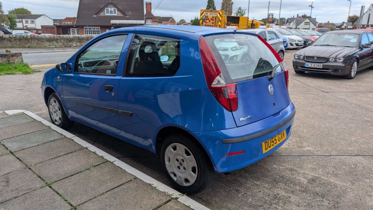 Fiat Punto 1.2 Active 3dr - Picture 11 of 14