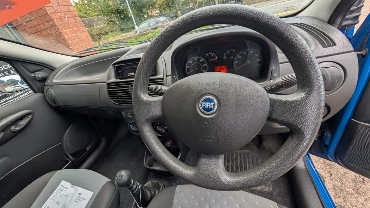 Fiat Punto 1.2 Active 3dr - Picture 13 of 14