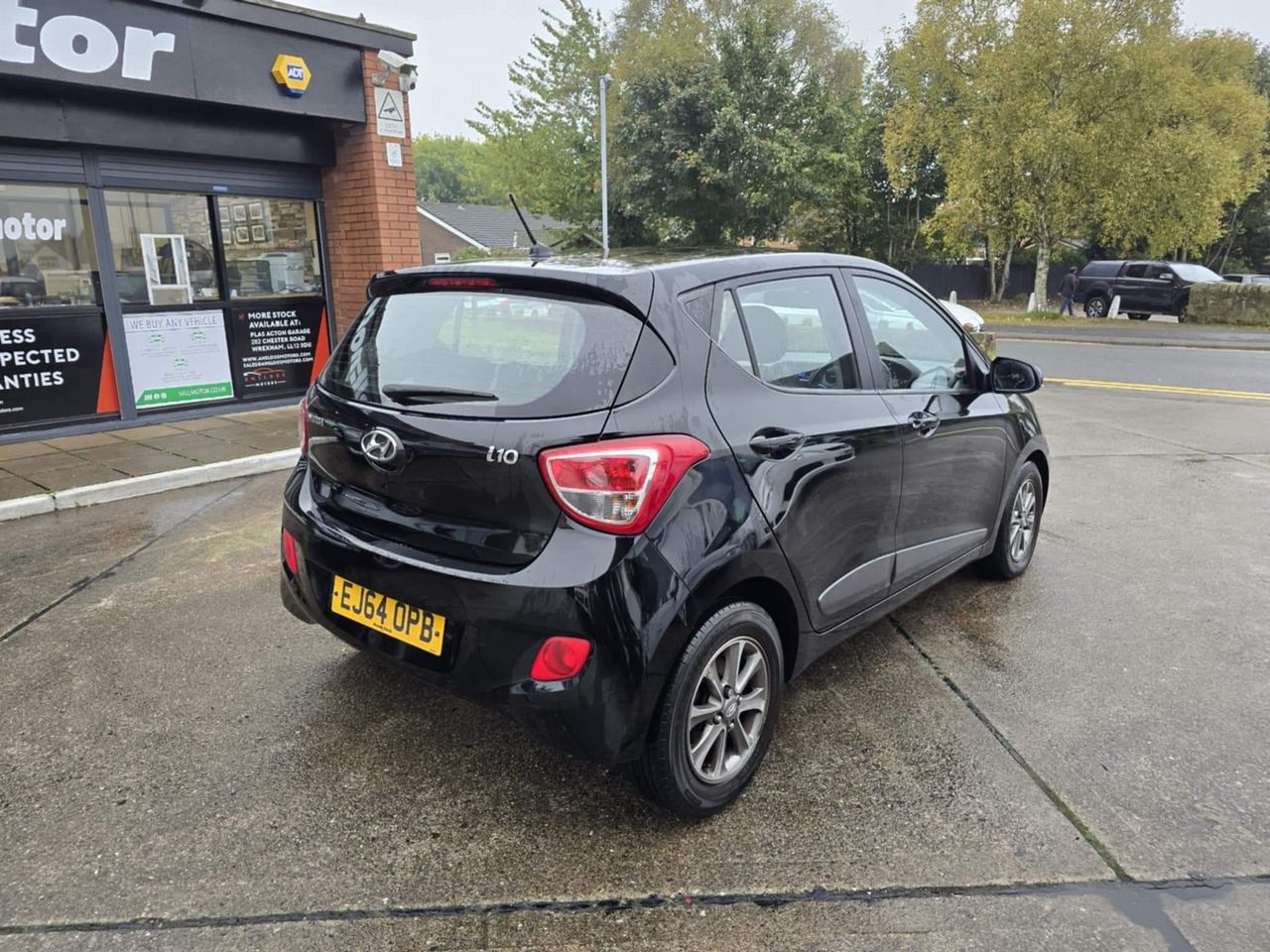 Hyundai i10 1.0 Premium Euro 5 5dr - Picture 10 of 18