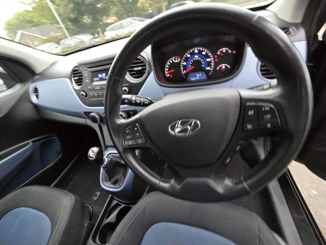 Hyundai i10 1.0 Premium Euro 5 5dr - Picture 13 of 18