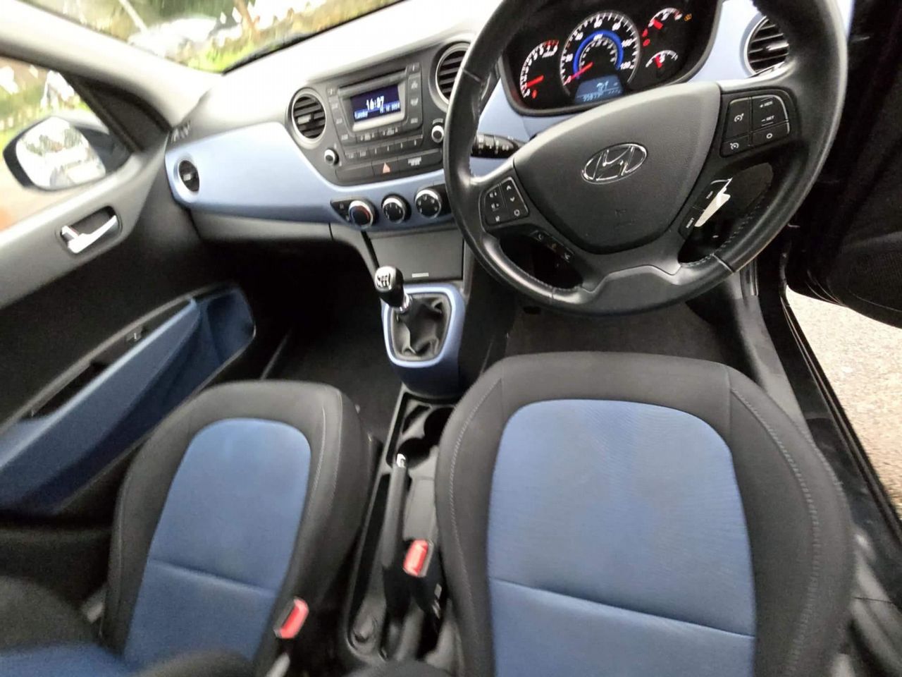 Hyundai i10 1.0 Premium Euro 5 5dr - Picture 14 of 18