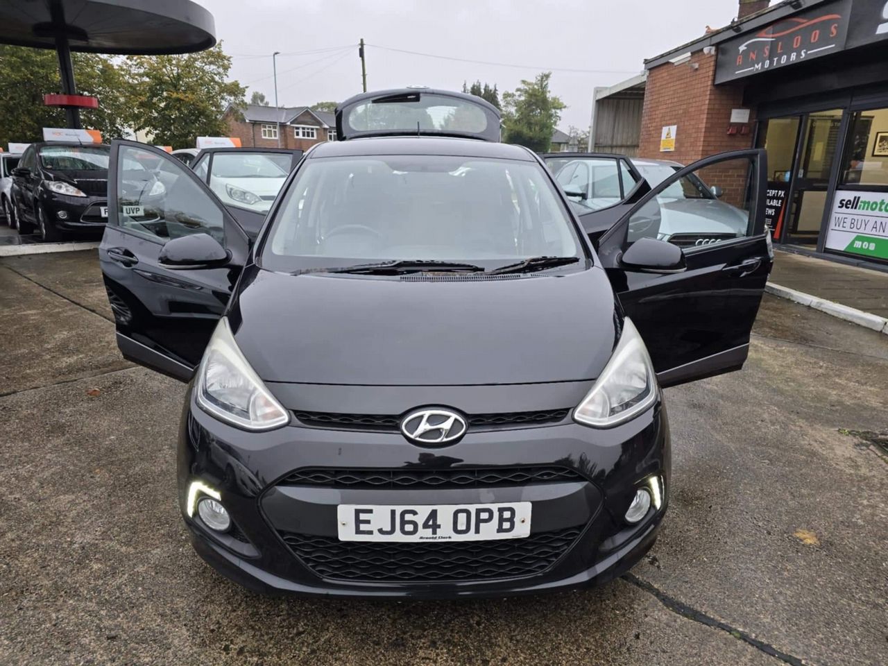 Hyundai i10 1.0 Premium Euro 5 5dr - Picture 17 of 18