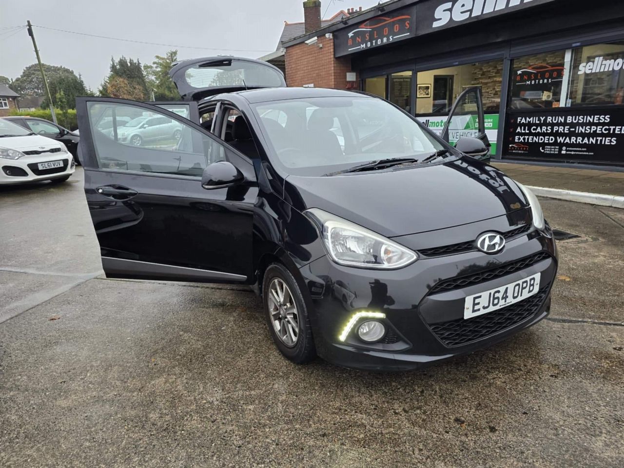 Hyundai i10 1.0 Premium Euro 5 5dr - Picture 18 of 18