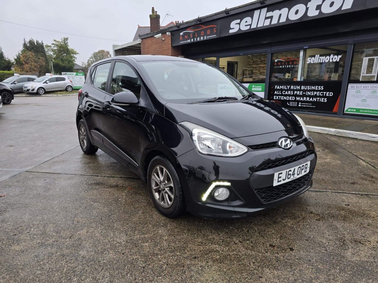 Hyundai i10 1.0 Premium Euro 5 5dr - Picture 2 of 18