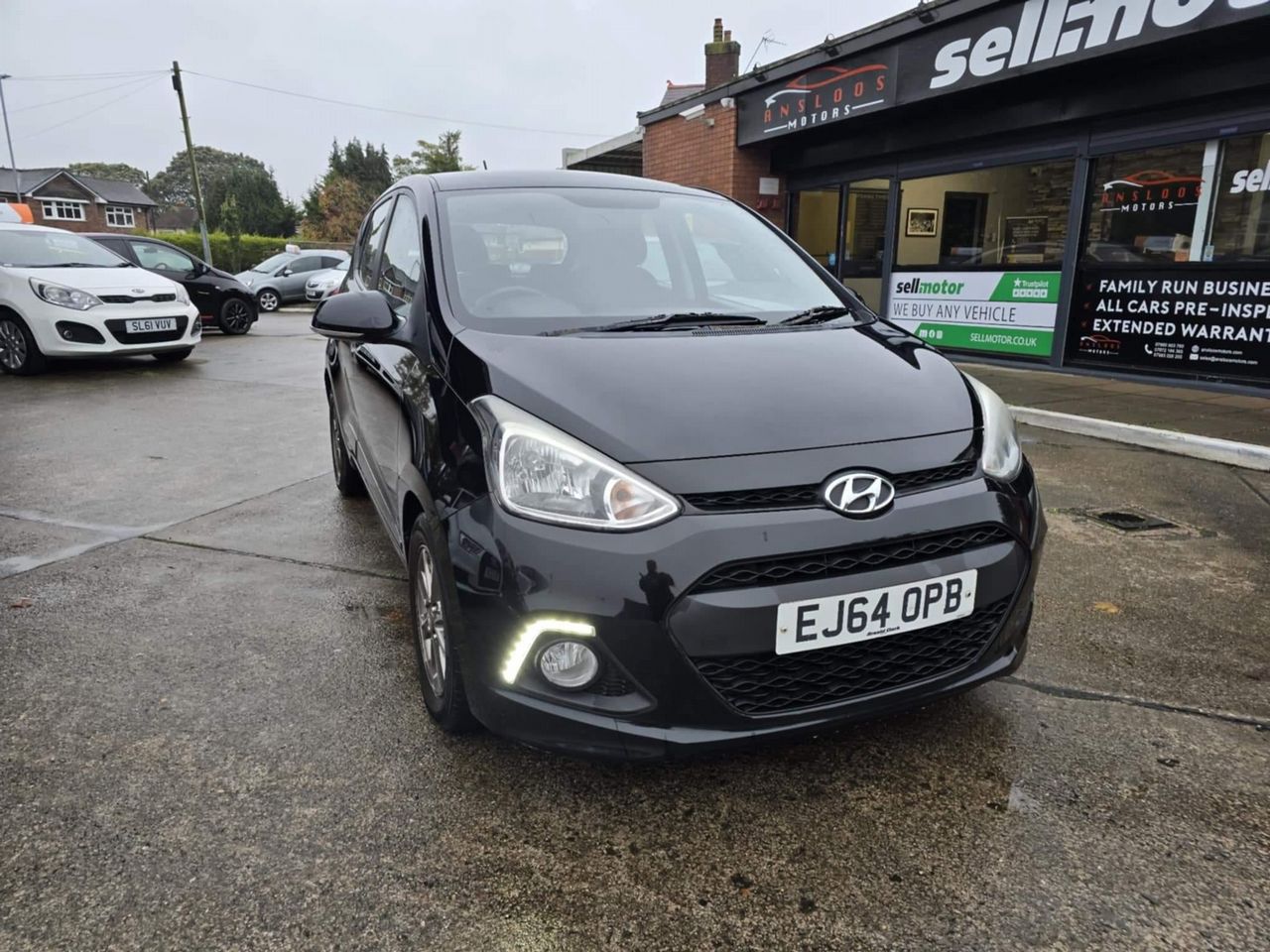 Hyundai i10 1.0 Premium Euro 5 5dr - Picture 3 of 18