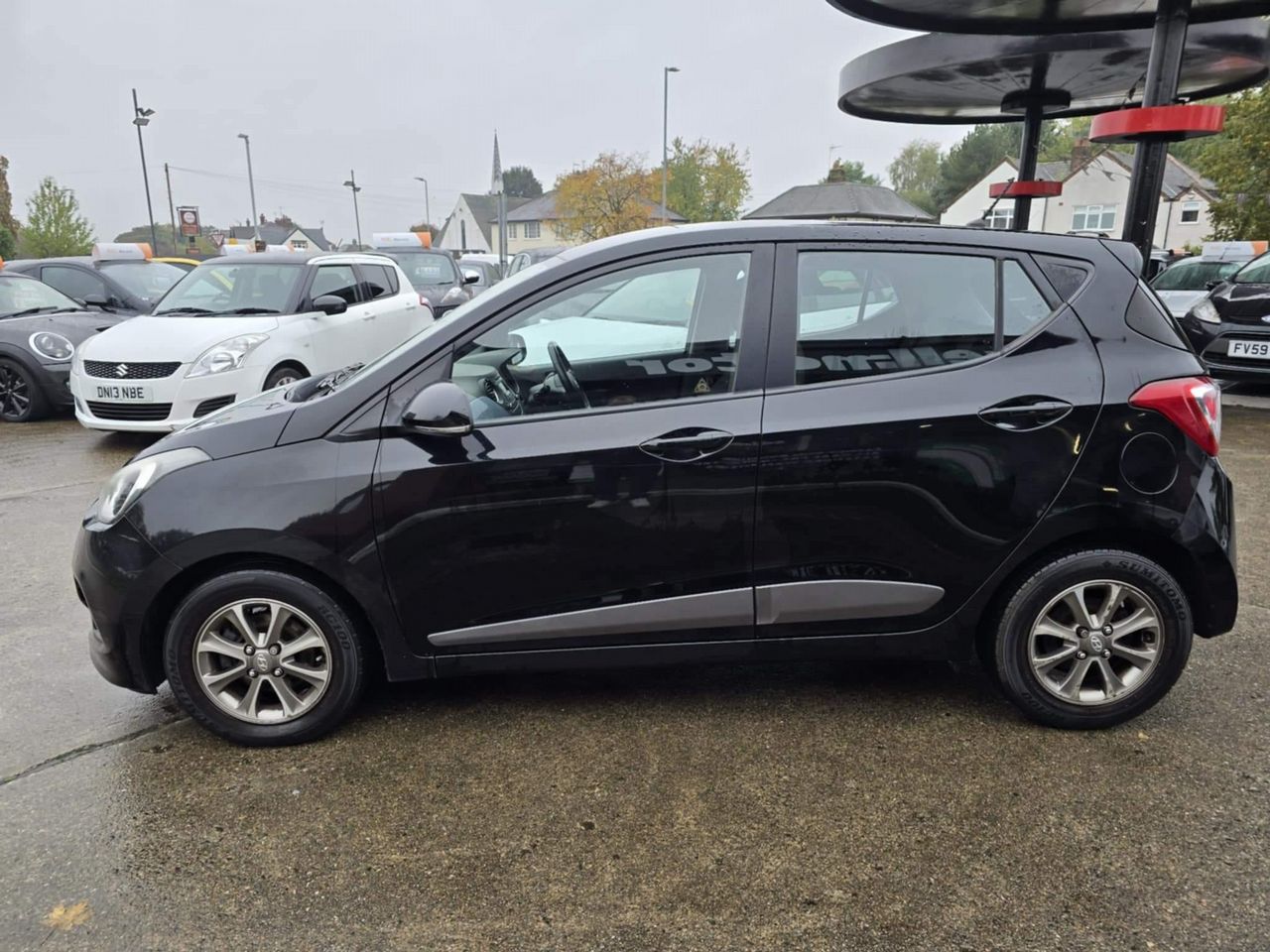 Hyundai i10 1.0 Premium Euro 5 5dr - Picture 7 of 18