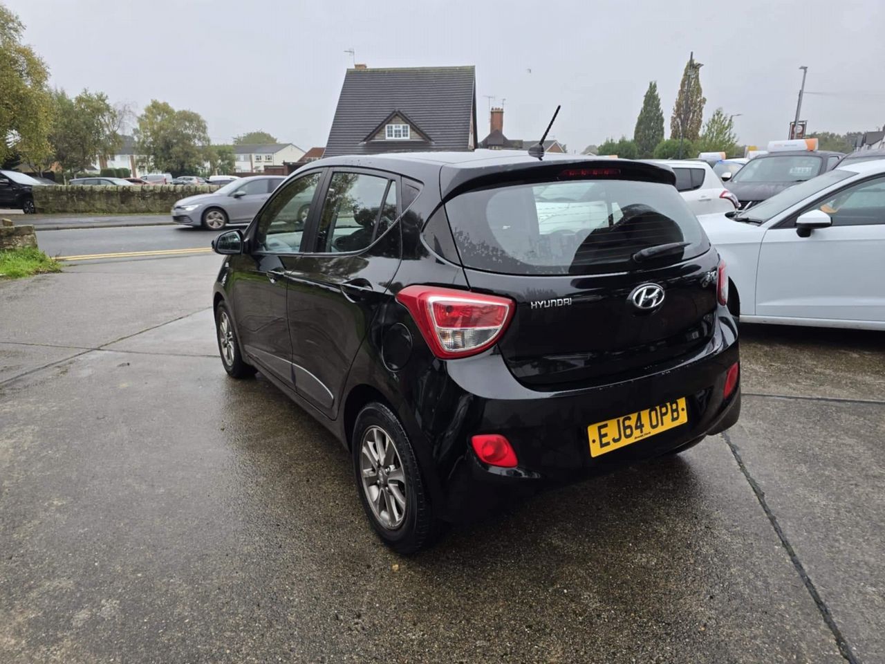 Hyundai i10 1.0 Premium Euro 5 5dr - Picture 9 of 18
