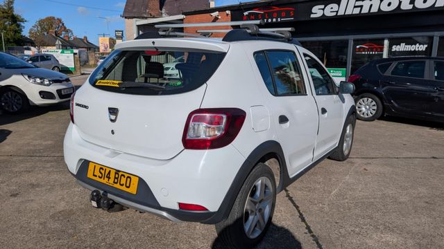 Dacia Sandero Stepway 1.5 dCi Ambiance Euro 5 5dr (2014) - Picture 10