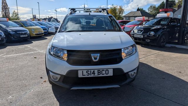 Dacia Sandero Stepway 1.5 dCi Ambiance Euro 5 5dr (2014) - Picture 4