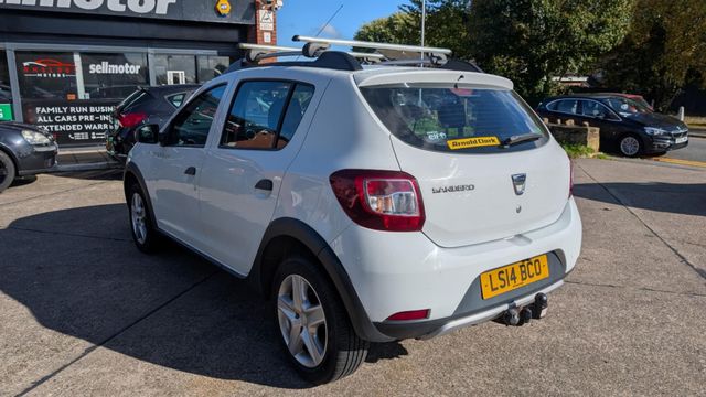 Dacia Sandero Stepway 1.5 dCi Ambiance Euro 5 5dr (2014) - Picture 8