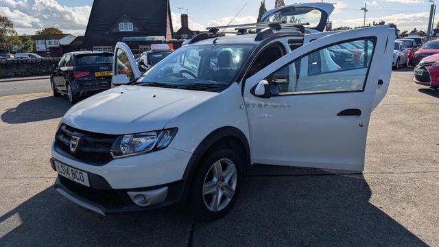 Dacia Sandero Stepway 1.5 dCi Ambiance Euro 5 5dr (2014) - Picture 17