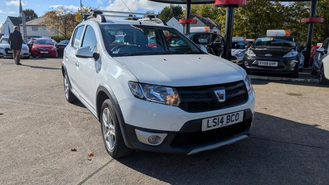 Dacia Sandero Stepway 1.5 dCi Ambiance Euro 5 5dr (2014) - Picture 2