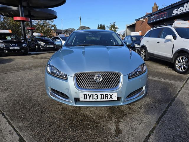 Jaguar XF 3.0d V6 Luxury Auto Euro 5 (s/s) 4dr (2013) - Picture 3