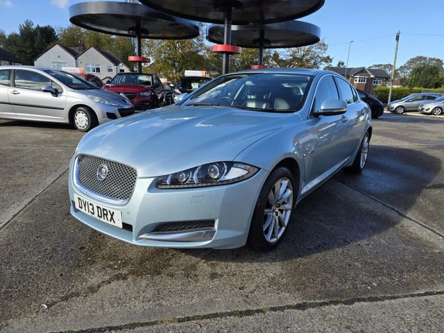 Jaguar XF 3.0d V6 Luxury Auto Euro 5 (s/s) 4dr (2013) - Picture 4