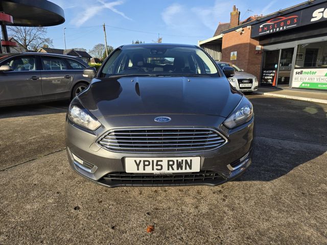 Ford Focus 1.6 Titanium Powershift Euro 6 5dr (2015) - Picture 3