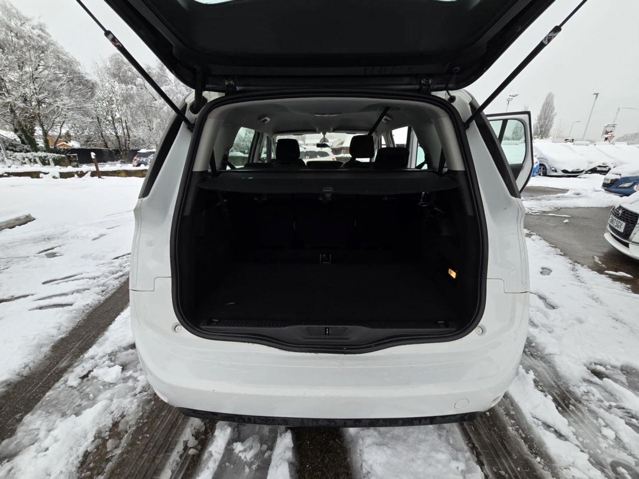 Citroen Grand C4 Picasso 1.6 BlueHDi Exclusive Euro 6 (s/s) 5dr - Picture 13 of 17