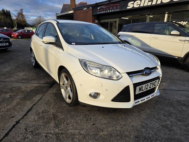 Ford Focus 1.6 TDCi Titanium X Euro 5 (s/s) 5dr (2012) - Picture 8