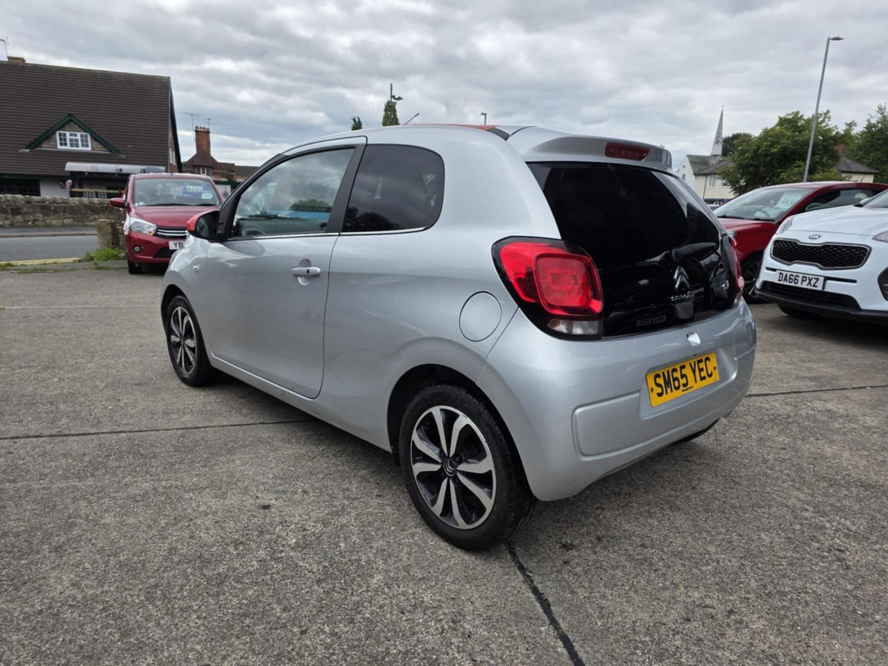 Citroen C1 1.2 PureTech Flair Airscape Euro 6 3dr (Euro 6) - Picture 4 of 10