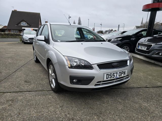 Ford Focus 1.8 Zetec Climate 5dr (2008) - Picture 10