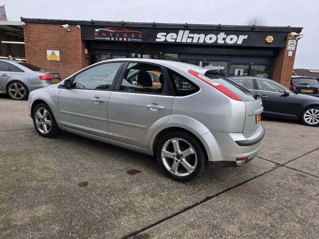 Ford Focus 1.8 Zetec Climate 5dr (2008) - Picture 9