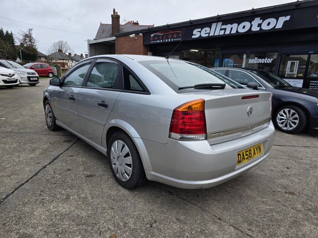 Vauxhall Vectra 1.8 VVT Life 5dr (2009) - Picture 19