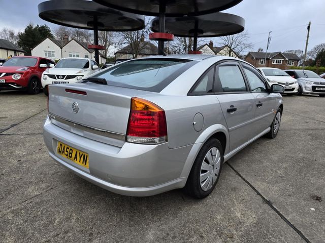 Vauxhall Vectra 1.8 VVT Life 5dr (2009) - Picture 5