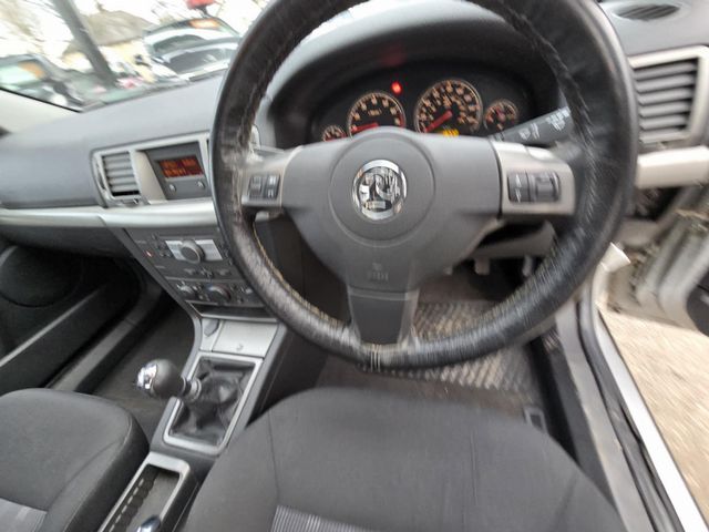 Vauxhall Vectra 1.8 VVT Life 5dr (2009) - Picture 7