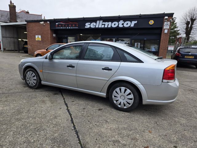 Vauxhall Vectra 1.8 VVT Life 5dr (2009) - Picture 9