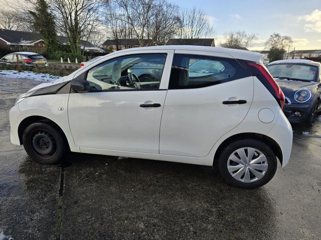 Toyota AYGO 1.0 VVT-i x Euro 6 5dr (2018) - Picture 6