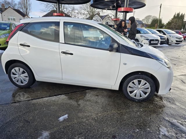 Toyota AYGO 1.0 VVT-i x Euro 6 5dr (2018) - Picture 9