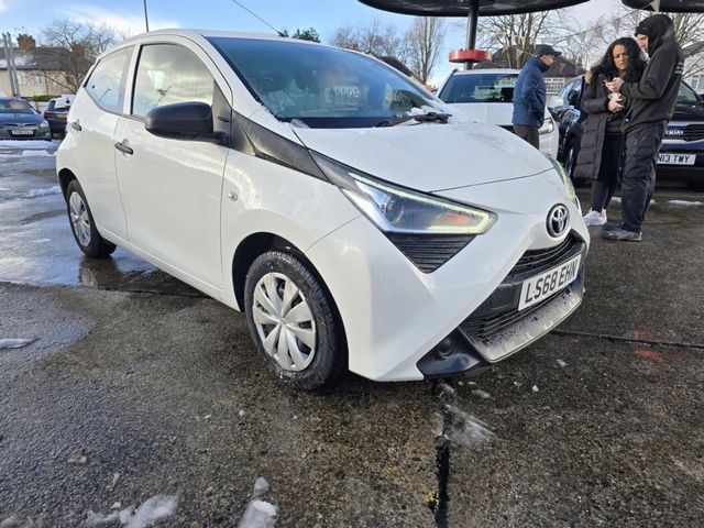 Toyota AYGO 1.0 VVT-i x Euro 6 5dr (2018) - Picture 3